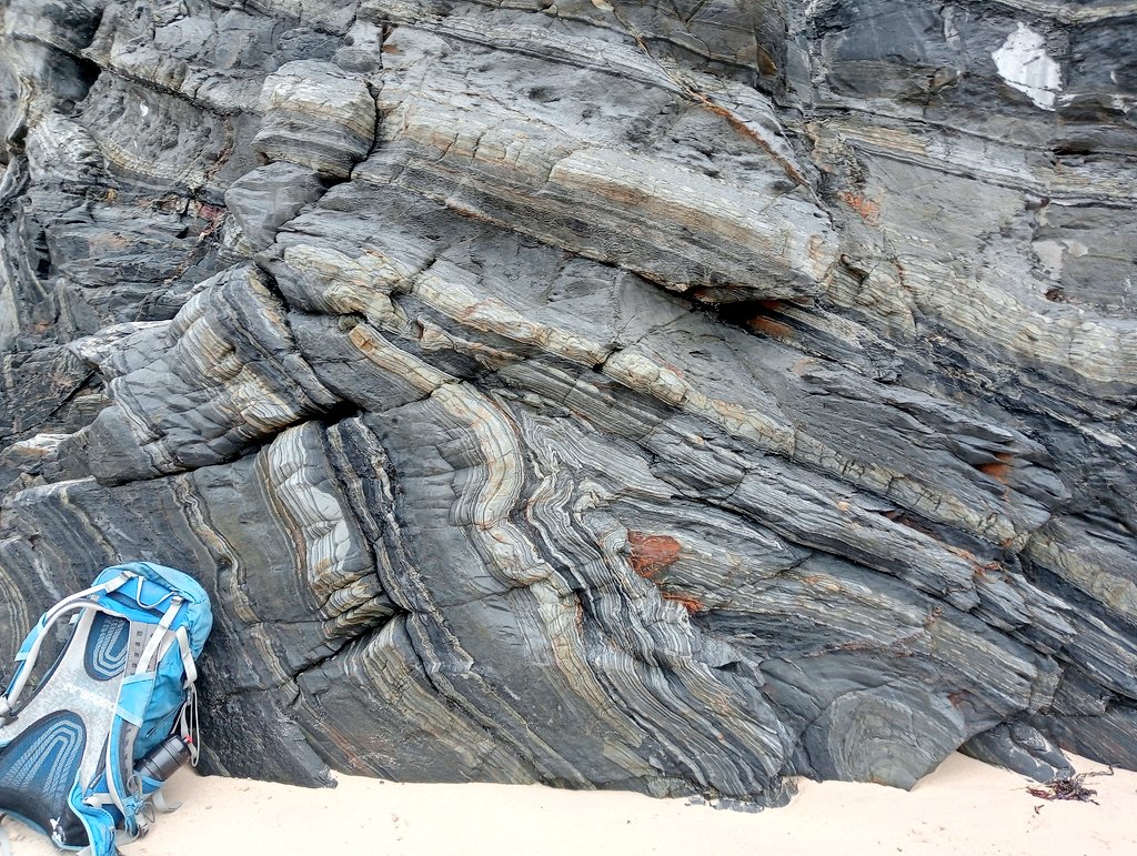 Geology_Tim's tweet photo. Fantastic folding close to Godrevy #geology https://t.co/hI3ze7jsFs