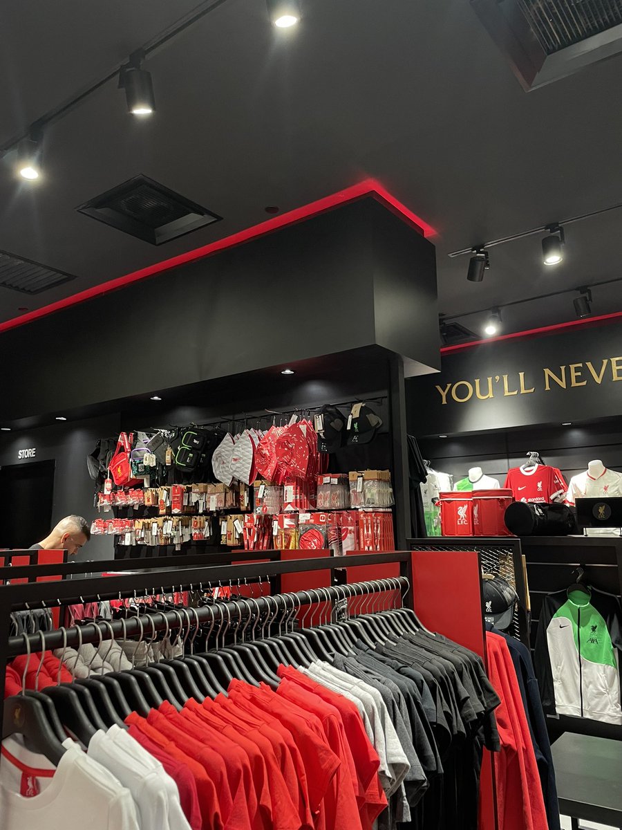 drwnunez's tweet photo. im in heaven https://t.co/FL0DpIdSxB
