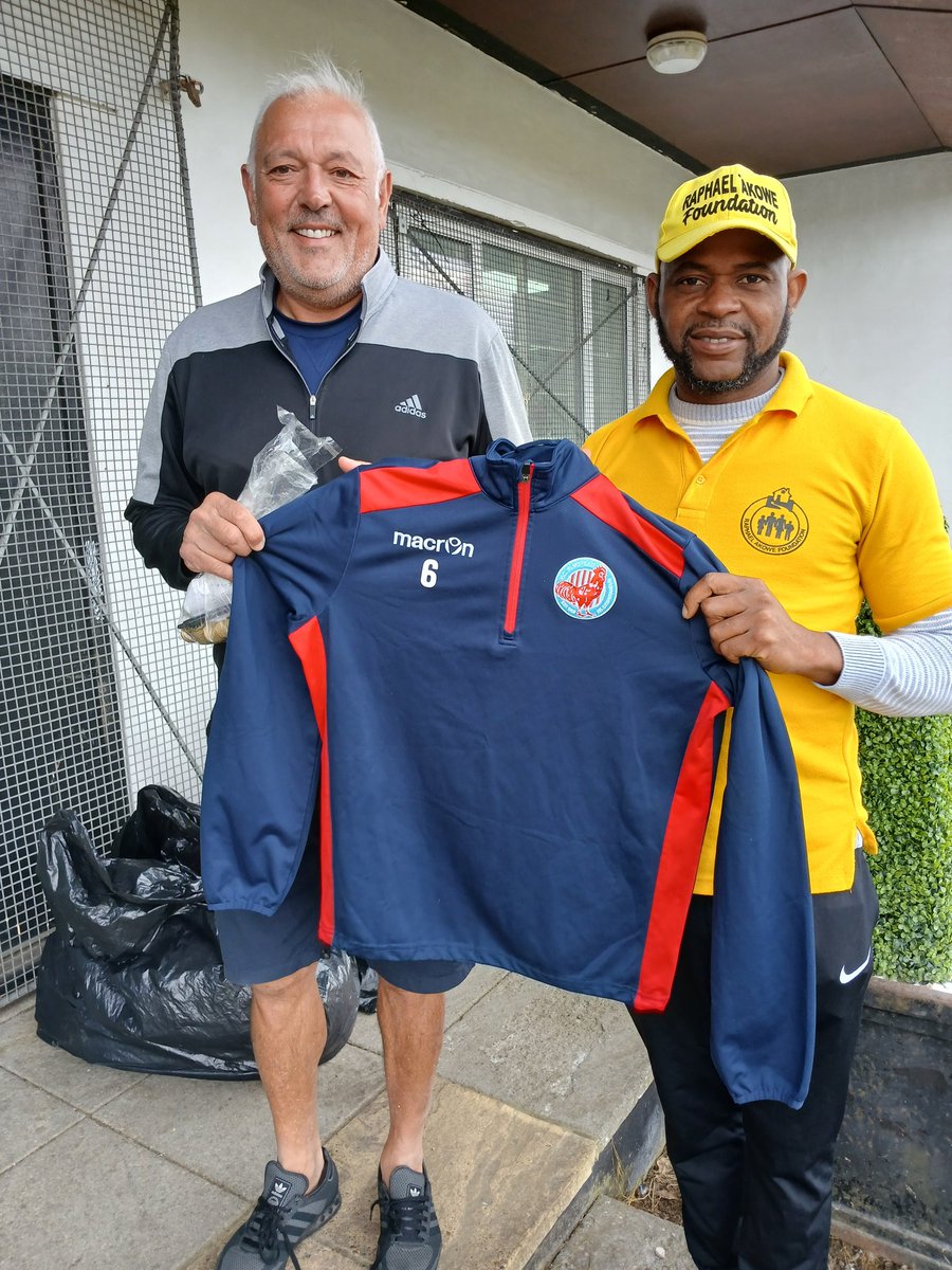 Many thanks to Fabio and all at <a href="/FElmstead/">FC Elmstead</a> for the great kit donation to Raphael Akowe of the Raphael Akowe Foundation in Nigeria today. 

It's very much appreciated. 

Best wishes for the season. 

<a href="/SCEFLeague/">Presence & Co. SCEFL League</a> <a href="/KentFA/">Kent FA ⚽</a> <a href="/nonleagueinkent/">Non League in Kent</a> <a href="/KentishFootie/">KentishFootball</a> <a href="/KCFL1516/">Kent County FL News</a>