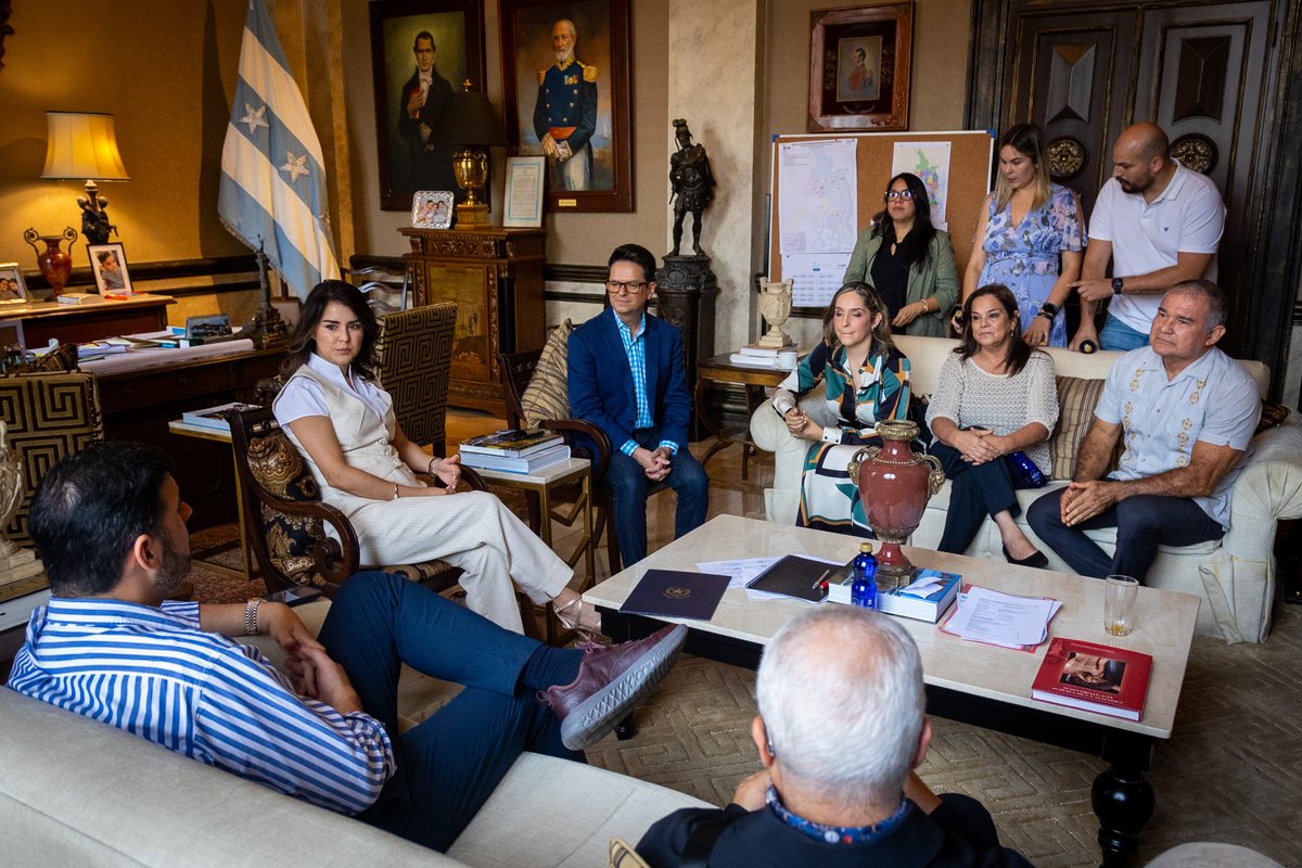 📌 #ATENTOS👏
El Pastor Luis Danilo Montero Carvajal fue declarado Huésped de Honor por el Alcalde Aquiles Álvarez

Más información en el siguiente link: elemisarioec.com/2024/09/06/el-…

<a href="/aquilesalvarez/">Aquiles Alvarez Henriques</a>