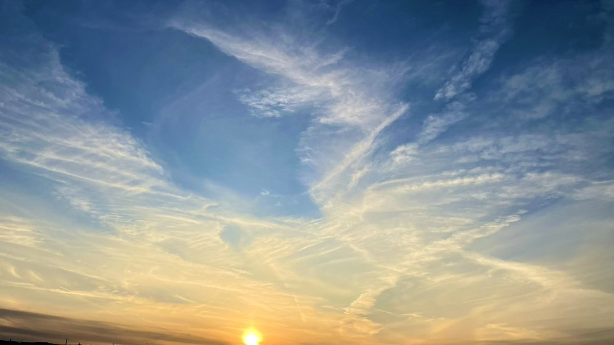 kirito_mistmoon's tweet image. #カコソラ #かこそら #夕暮れ #夜明け #空 #青空 #雲 #風景 #空大好き #空が好きな人と繋がりたい #空が好き
❤️☁️空の不思議さは美しい☁️❤️