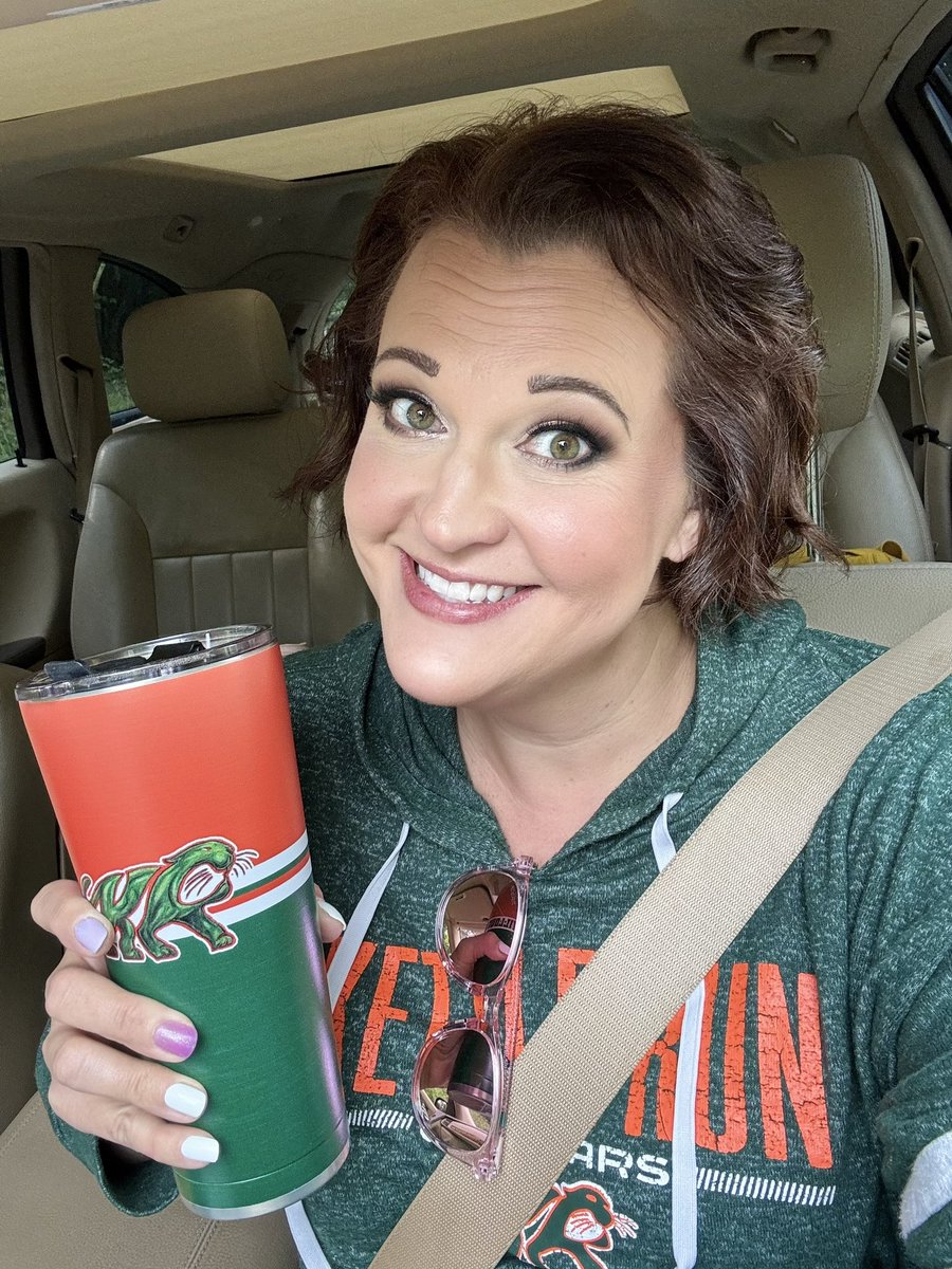 KaseyWilloughb4's tweet photo. 🎼🎶Participating in our first TAG day where parents drive the marching band members around the neighborhoods asking for donations. 🎵🎺🎷🥁 I’m fueled and ready to go 🤩 @KRHSBands @kettlerunband #Bandmom #MarchingBandLife #TAGDay https://t.co/lalL89bA82