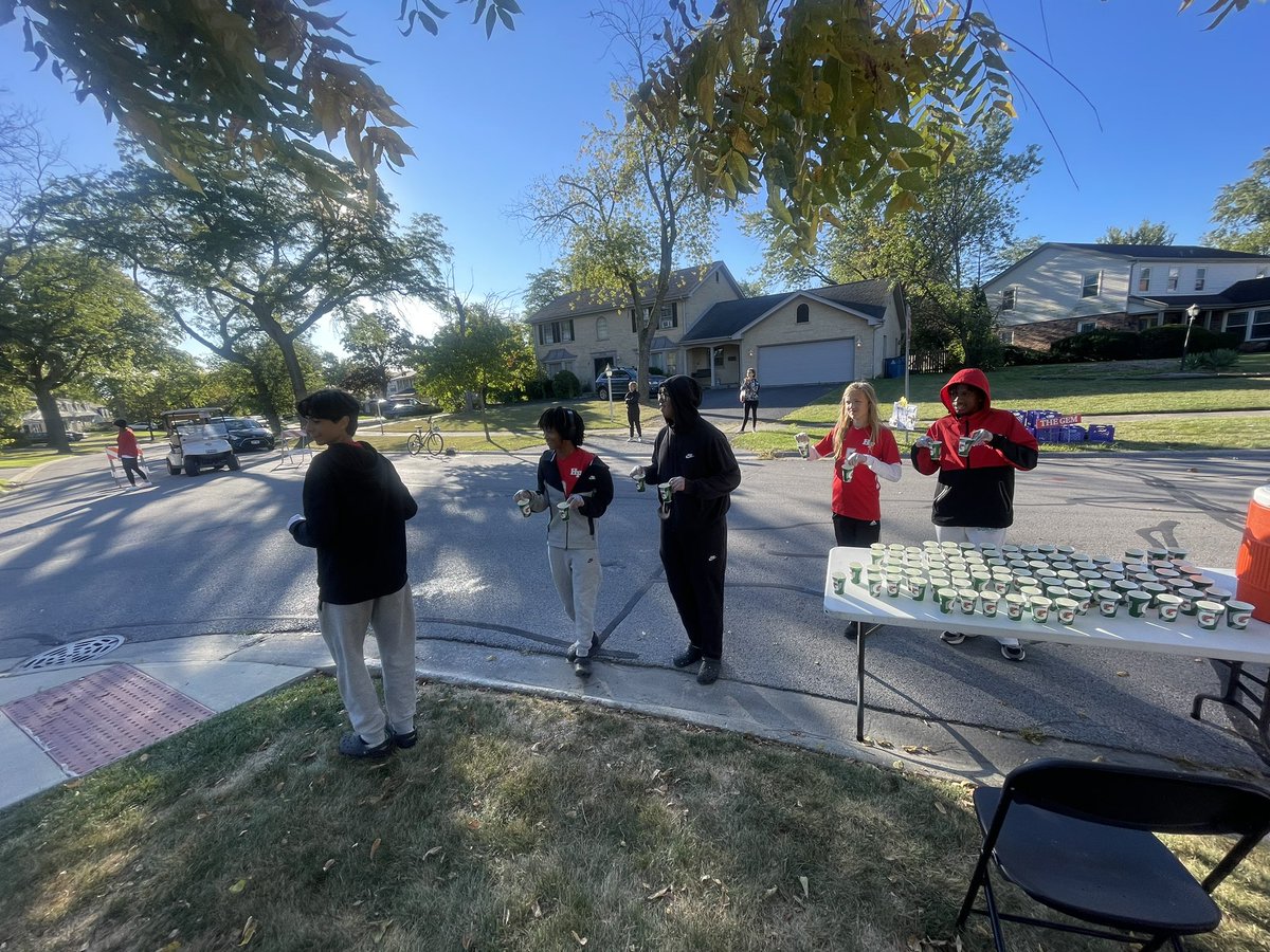 Best morning to volunteer at the Gem! Such a fun morning <a href="/HFHSAthletics/">Homewood-Flossmoor</a> #lovethegem #hiddengem