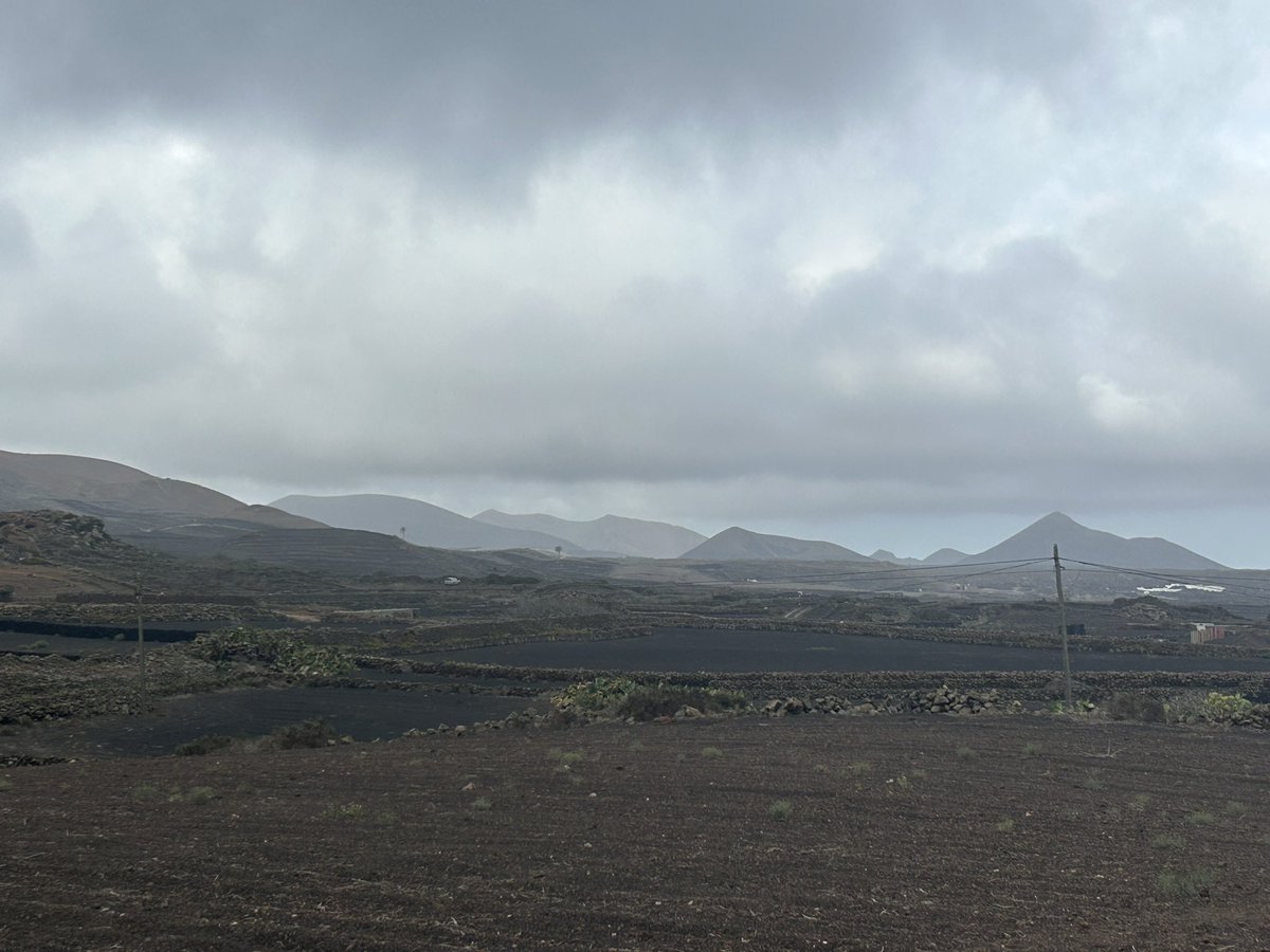 Primer Trail que hago, esto es duro!! Volcanes piedras y senderos estrechos 1:34 14K Tinajo You Trail y los km van para #kmxela