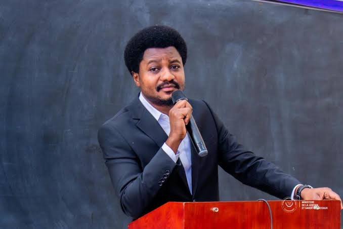 Les ennemis de la République ont réussi d'empoisonner le ministre de la Justice, <a href="/ConstantMutamba/">Constant Mutamba</a>. Ce dernier a été testé positif au poison, dont les effets remontent à deux mois, selon les médecins.