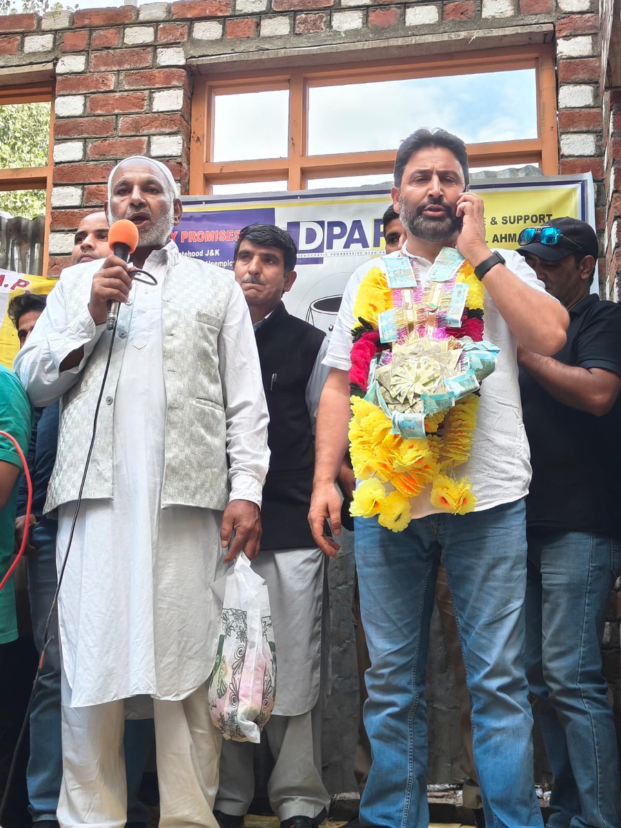 deva_bilal's tweet image. Thank you Chidhama for having trust in me. Aapka pyar aur bharosa meri taaqat hai. InshaAllah, hum sab mil kar chidhama ko naye maqam tak le jaenge. Aapka saath aur himmat hamare liye bohot zaroori hai. #Shukriya