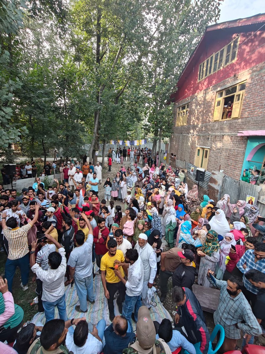 deva_bilal's tweet image. Thank you Chidhama for having trust in me. Aapka pyar aur bharosa meri taaqat hai. InshaAllah, hum sab mil kar chidhama ko naye maqam tak le jaenge. Aapka saath aur himmat hamare liye bohot zaroori hai. #Shukriya