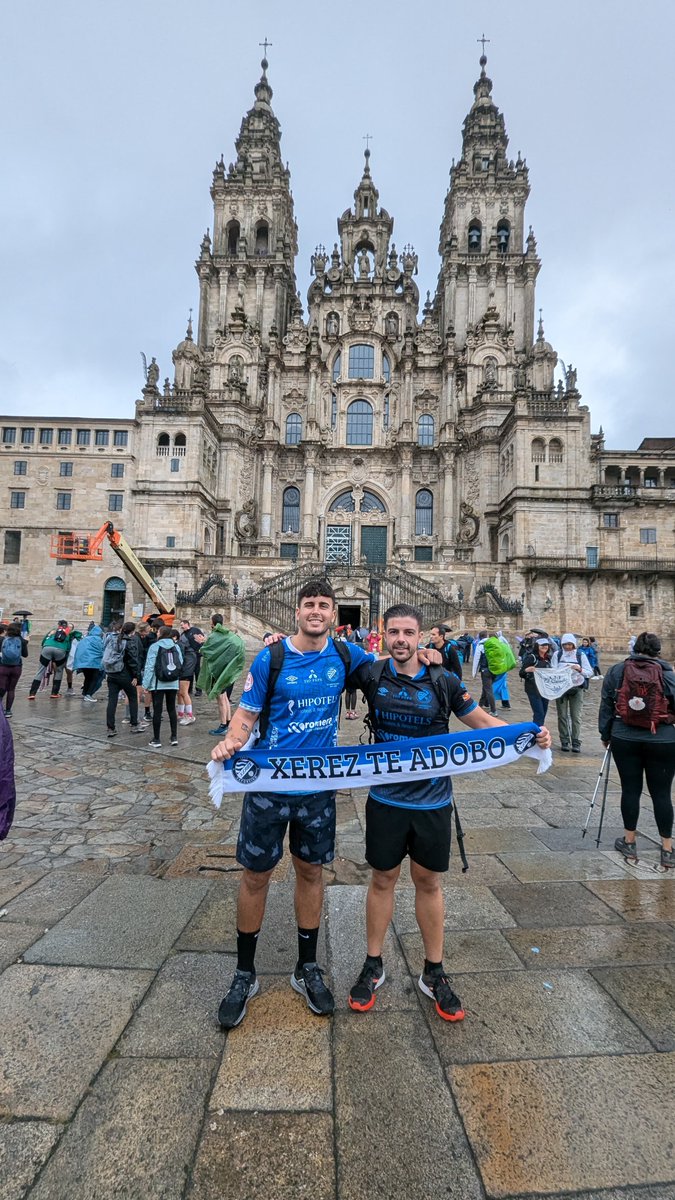 XerezDFC's tweet photo. 💙🌍 #XerecistasViajeros

📍 Praza do Obradoiro, Santiago de Compostela

#TúVasMarcandoMiCamino https://t.co/q4DoT4eZIl