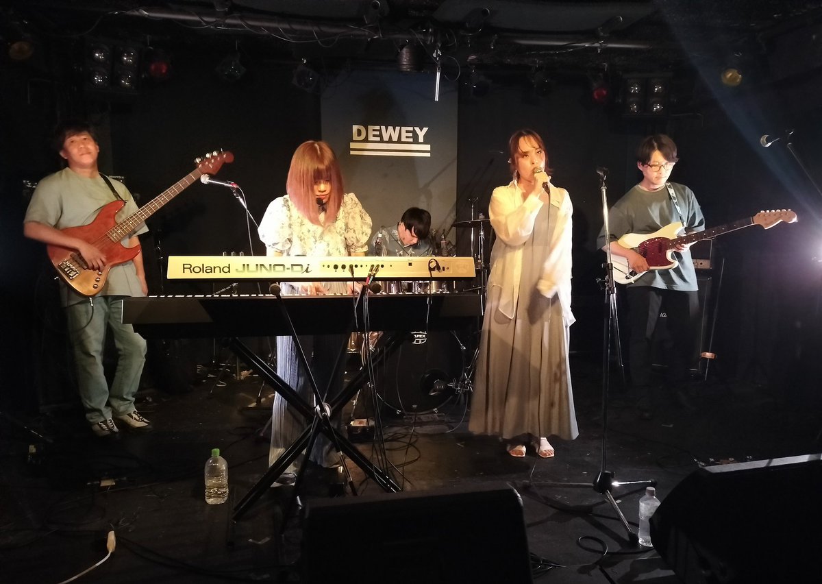zuttozutto1's tweet photo. PERRIERTO
1st album "CHASER" release party!!
とってもパワフルなライブで、めちゃくちゃ楽しかった♪
出演者全員凄くいい空気をつくってて、元気増し増しの時間でした!
CD聴くの楽しみ✌️
#PERRIERTO
#CHASER
#DEWEY https://t.co/hM4V879yyQ