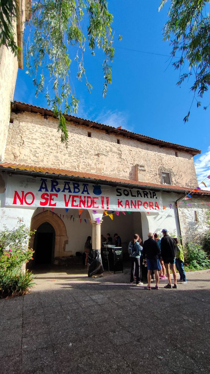 horrelaez_bdtz's tweet photo. Eta Arabako herriak jarraitzen dute #HorrelaEz oihukatzen beren jaietan
-----------
Y siguen los pueblos alaveses gritando #HorrelaEz en sus fiestas
#Lubiano #Aberasturi #Oreitia #Otogoien https://t.co/xawXIjGeKO
