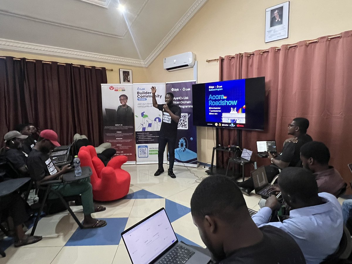 HaqiAilara's tweet image. @WikicatStalwart of @ayahq_ explaining the partnership with @LiskHQ is all about, and how it will benefit all of Africa.

#LiskXAyaRoadshow #OnchainBuildersProgram #GoLisk #BuildonLisk #LiskGhana