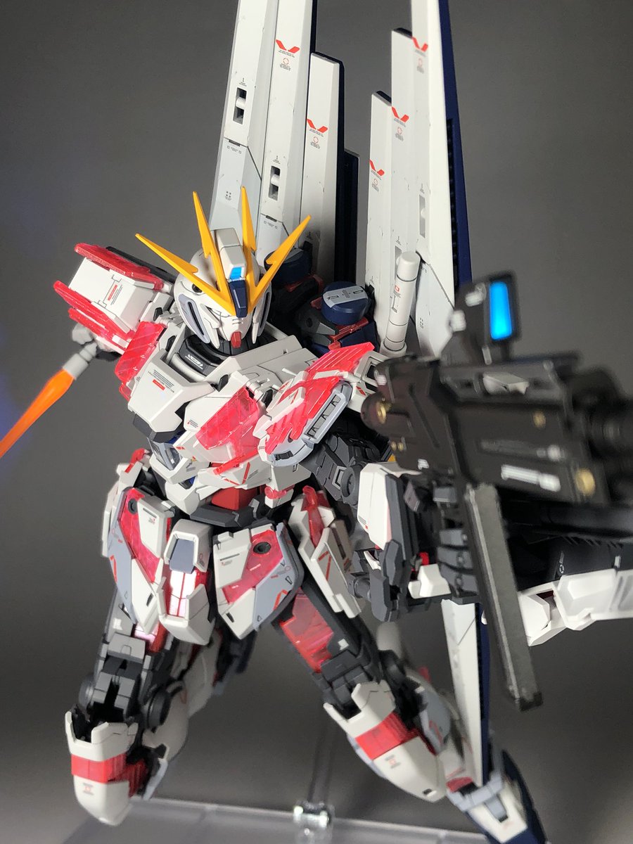 rodemunmunmun's tweet photo. MGナラティブ完成
NT-D未発動状態の方が好み
最近の成形色はキレイなんで白装甲とサイコフレームは成形色仕上げにしました
#GDMウエスト
#ガンプラ
#ガンダムnt https://t.co/0aALCXv9lN