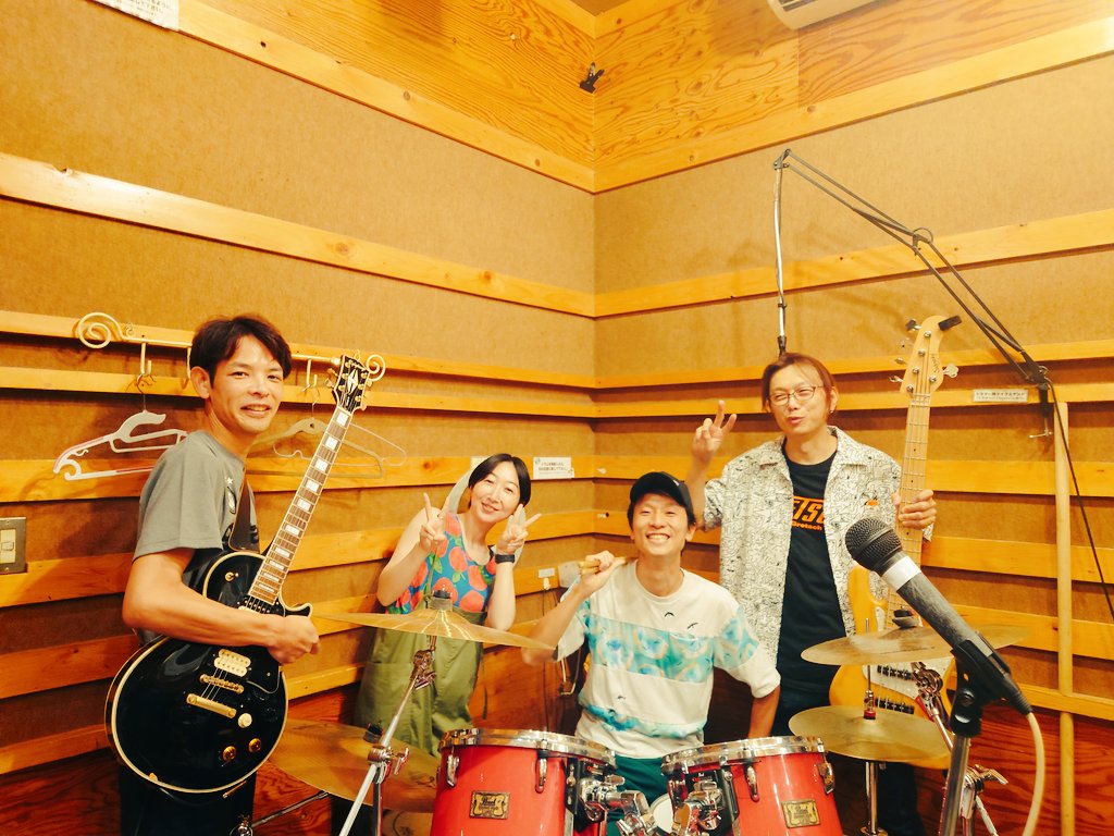 matsushitakouji's tweet photo. 今回のキャプテンクーコッチ、二度とみれないライブなのは間違いない事がわかってしまった。27曲、魂こめて演奏します。何よりも歴史を感じる練習でした！あの時、あの音、今の音、全部、出ててビックリしましたー！あとは火曜に出し物稽古頑張ります！ https://t.co/F1SBoeh0dz