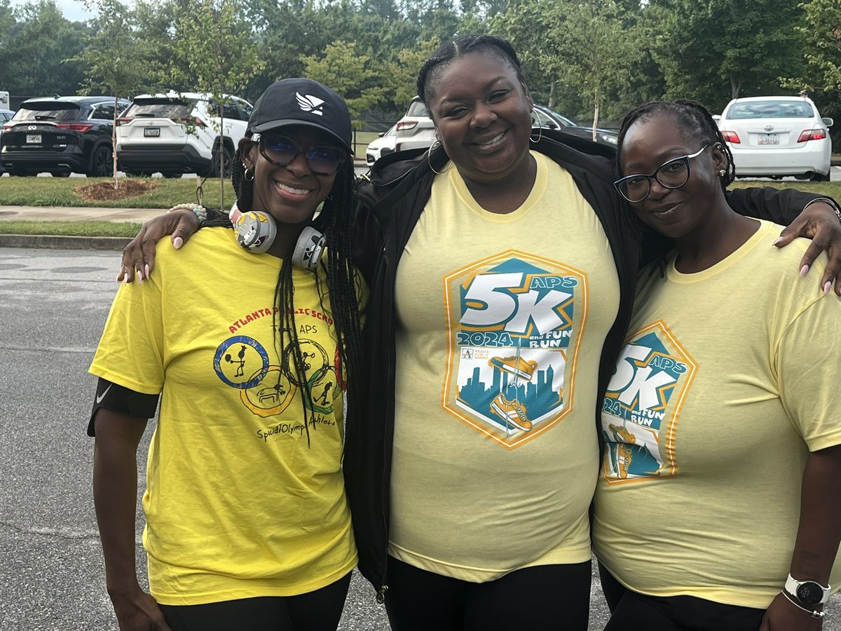 VerniseHarris's tweet photo. APS 5K 2024 Fun Run just of the volunteers https://t.co/jcLMidve1U