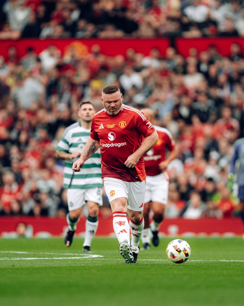 Marie Kemuntoπ°πͺ (@kemunto_marie) on Twitter photo Don't worry, oldies got youππGood seeing some familiar faces at the theater of dreams. Wayne Rooney still got some spirit in himπβΊοΈ. <a href="/WayneRooney/">Wayne Rooney</a> <a href="/ManUtd/">Manchester United</a> <a href="/ASBELKEMBOI7/">Asbel Kemboi.</a> <a href="/city_digest/">CITY DIGEST.</a> <a href="/omwambaKE/">Omwamba π°πͺ</a> <a href="/FabrizioRomano/">Fabrizio Romano</a> @blackFabrizioo <a href="/B_Fernandes8/">Bruno Fernandes</a> <a href="/muthoni_njakwe/">Muthoni Njakwe</a> <a href="/MoraraKebasoSnr/">Morara Kebaso</a> #MUFC Don't worry, oldies got youππGood seeing some familiar faces at the theater of dreams. Wayne Rooney still got some spirit in himπβΊοΈ. <a href="/WayneRooney/">Wayne Rooney</a> <a href="/ManUtd/">Manchester United</a> <a href="/ASBELKEMBOI7/">Asbel Kemboi.</a> <a href="/city_digest/">CITY DIGEST.</a> <a href="/omwambaKE/">Omwamba π°πͺ</a> <a href="/FabrizioRomano/">Fabrizio Romano</a> @blackFabrizioo <a href="/B_Fernandes8/">Bruno Fernandes</a> <a href="/muthoni_njakwe/">Muthoni Njakwe</a> <a href="/MoraraKebasoSnr/">Morara Kebaso</a> #MUFC