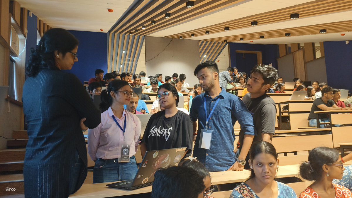 Here are some glimpses of our amazing @CodeSprintJISU event! ❣️ #CodeSprint #SIH2024 #smartindiahackathon #JISUniversity