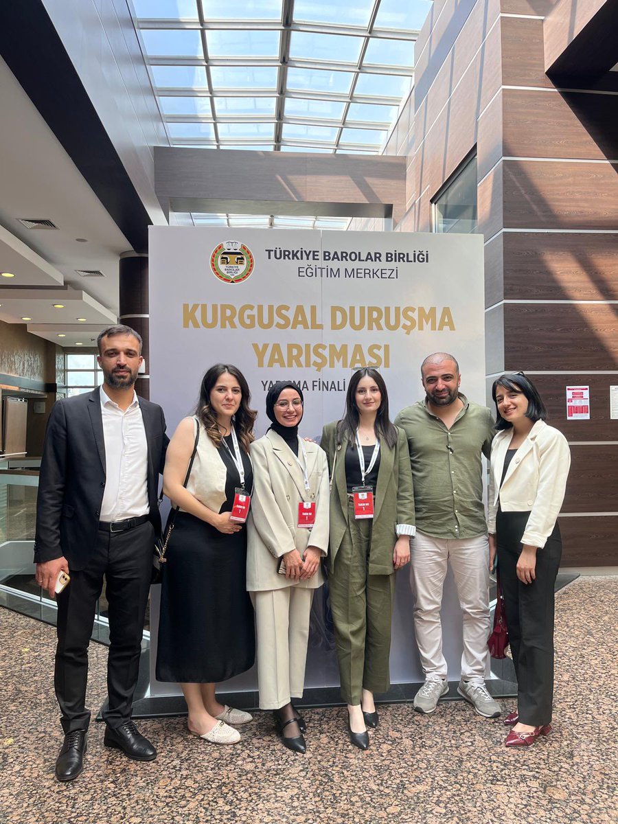 Türkiye Barolar Birliği tarafından düzenlenen Kurgusal Duruşma Yarışmasının Türkiye Finalinde; Baromuzu temsil  eden takımımız, yarışmanın ilk etabını en yüksek puanla tamamlayarak yarı finale yükselmiştir. Takımımıza yarı finalde başarılar diliyoruz.