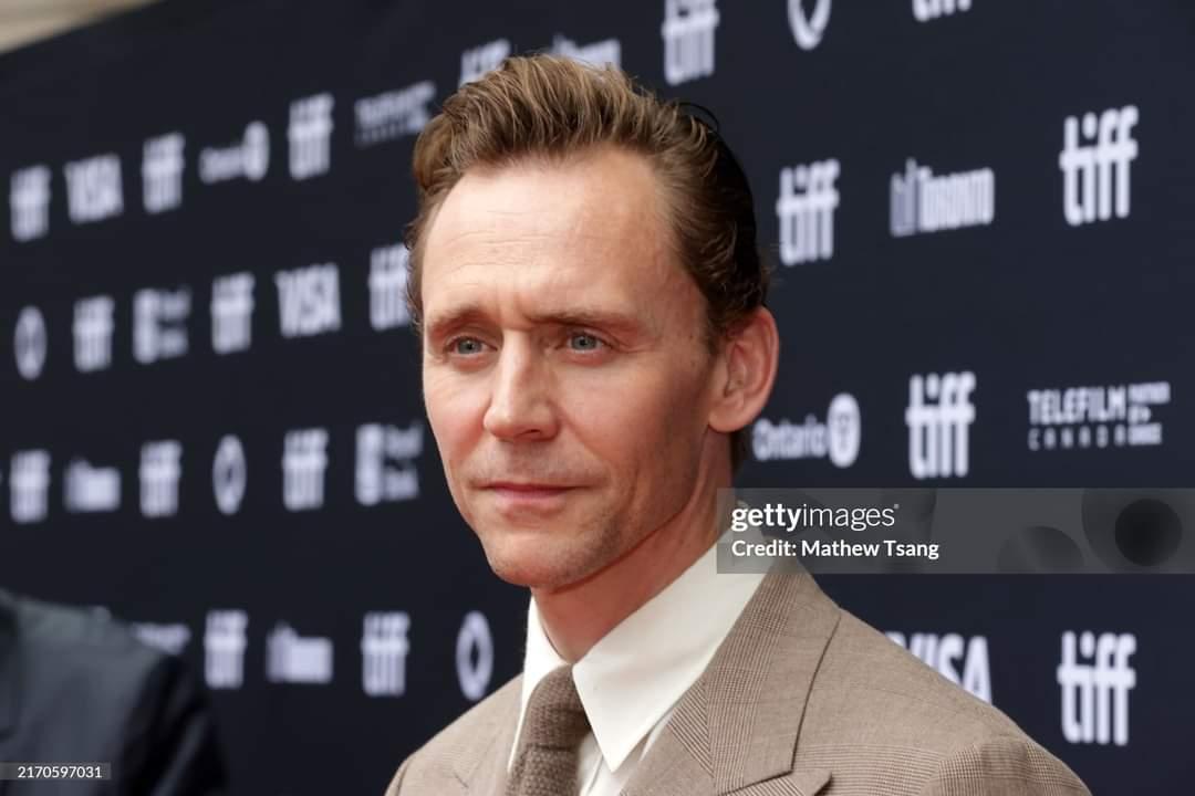TomHidFansLATAM's tweet photo. Nuevo‼️
Tom asistió a la premiere "La Vida de Chuck" que se realizó en el Teatro Princess of Wales.
📷 gettyimages.
II/III
#tomhiddleston #stephenking #thelifeofchuck #tiff2024 #hiddlesmile #hiddleslovers #tiff #ifitbleeds https://t.co/JUZXtA97gZ