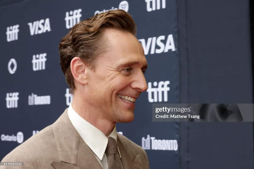 TomHidFansLATAM's tweet photo. Nuevo‼️
Tom asistió a la premiere "La Vida de Chuck" que se realizó en el Teatro Princess of Wales.
📷 gettyimages.
II/III
#tomhiddleston #stephenking #thelifeofchuck #tiff2024 #hiddlesmile #hiddleslovers #tiff #ifitbleeds https://t.co/JUZXtA97gZ