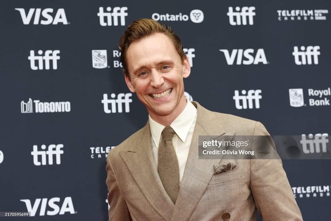 TomHidFansLATAM's tweet photo. Nuevo‼️
Tom asistió a la premiere "La Vida de Chuck" que se realizó en el Teatro Princess of Wales.
📷 gettyimages.
II/III
#tomhiddleston #stephenking #thelifeofchuck #tiff2024 #hiddlesmile #hiddleslovers #tiff #ifitbleeds https://t.co/JUZXtA97gZ