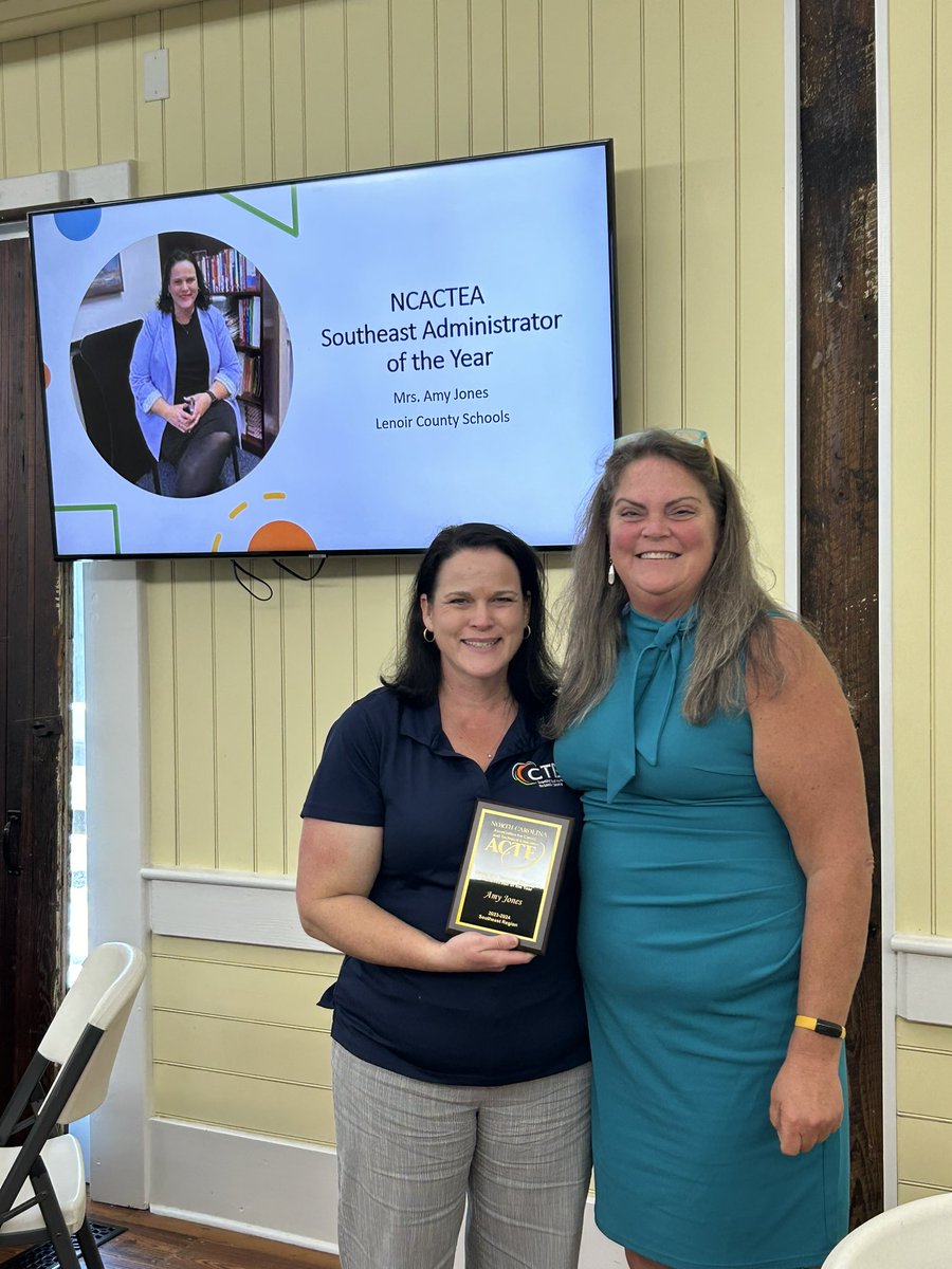 Amanda K. Dixon tweet media