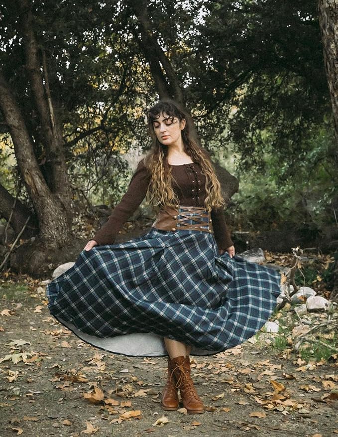 How to Dress Dark Cottagecore This Fall – 10 Outfit Combos You Need to Try collegefashion.net/fashion-tips/d…