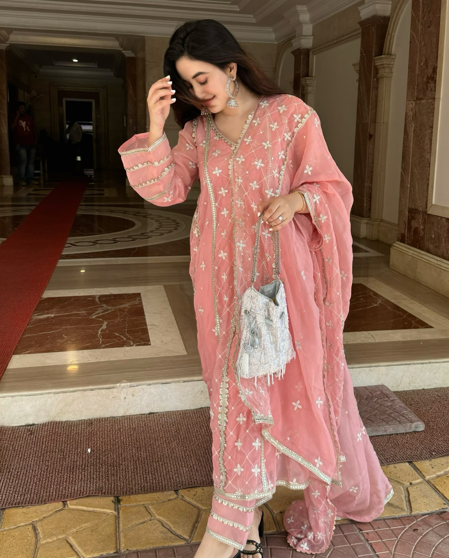 GW4OpxgbwAAcXwl?format=jpg&name=large