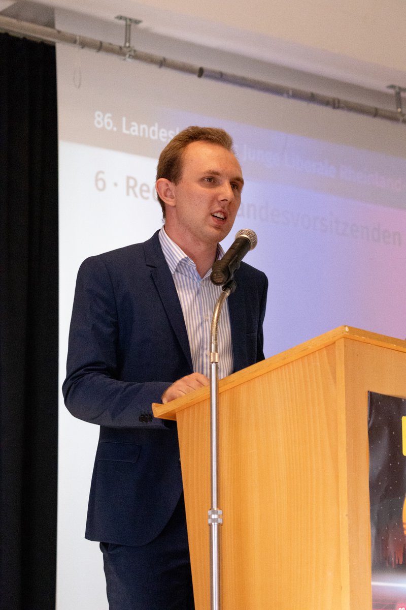 „Die Bürger haben es satt, dass wir dieses und jenes nicht umsetzen – wir müssen Lösungen liefern.“ - 
Unser Vorsitzender <a href="/florian_pernak/">Florian Pernak</a> zur Lage in 🇩🇪. „Dass wir die Herausforderungen unserer Zeit bewältigen müssen, ist keine Floskel, sondern Pflicht einer liberalen Partei“.