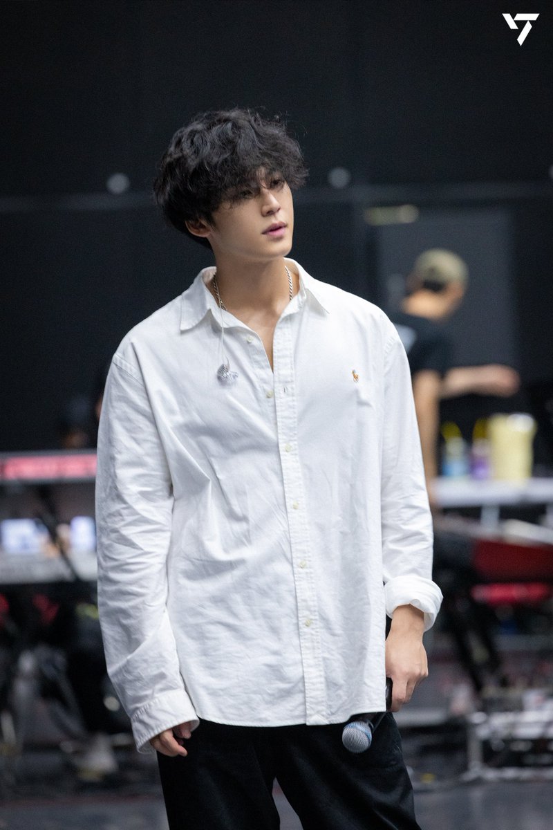 gyumedia's tweet photo. LOLLAPALOOZA REHEARSAL BEHIND #MINGYU #민규 #세븐틴 https://t.co/1T8DX09Rb4