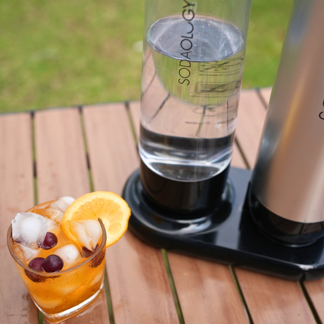 Glacierfresh_'s tweet image. Orange bubbles for the weekend, cheers！🥂🥭🍋 #WeekendVibes #BubbleFun #FruityDrinks #CheersToTheWeekend #OrangeBubbles #WeekendCheers #DrinkUp #sodaology #sodawater