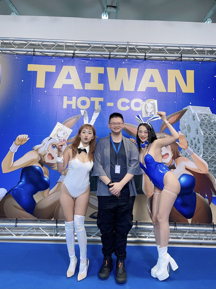 9/7 高雄台灣熱❤️ @TaiwanHot2021 
謝謝 @zks999  老師送我們小禮物🎁

今日擔任主持人 帶可愛寶貝當助理主持
@banbiekissme ❤️

明天也還在唷❤️ https://t.co/mZpAVLCm6S