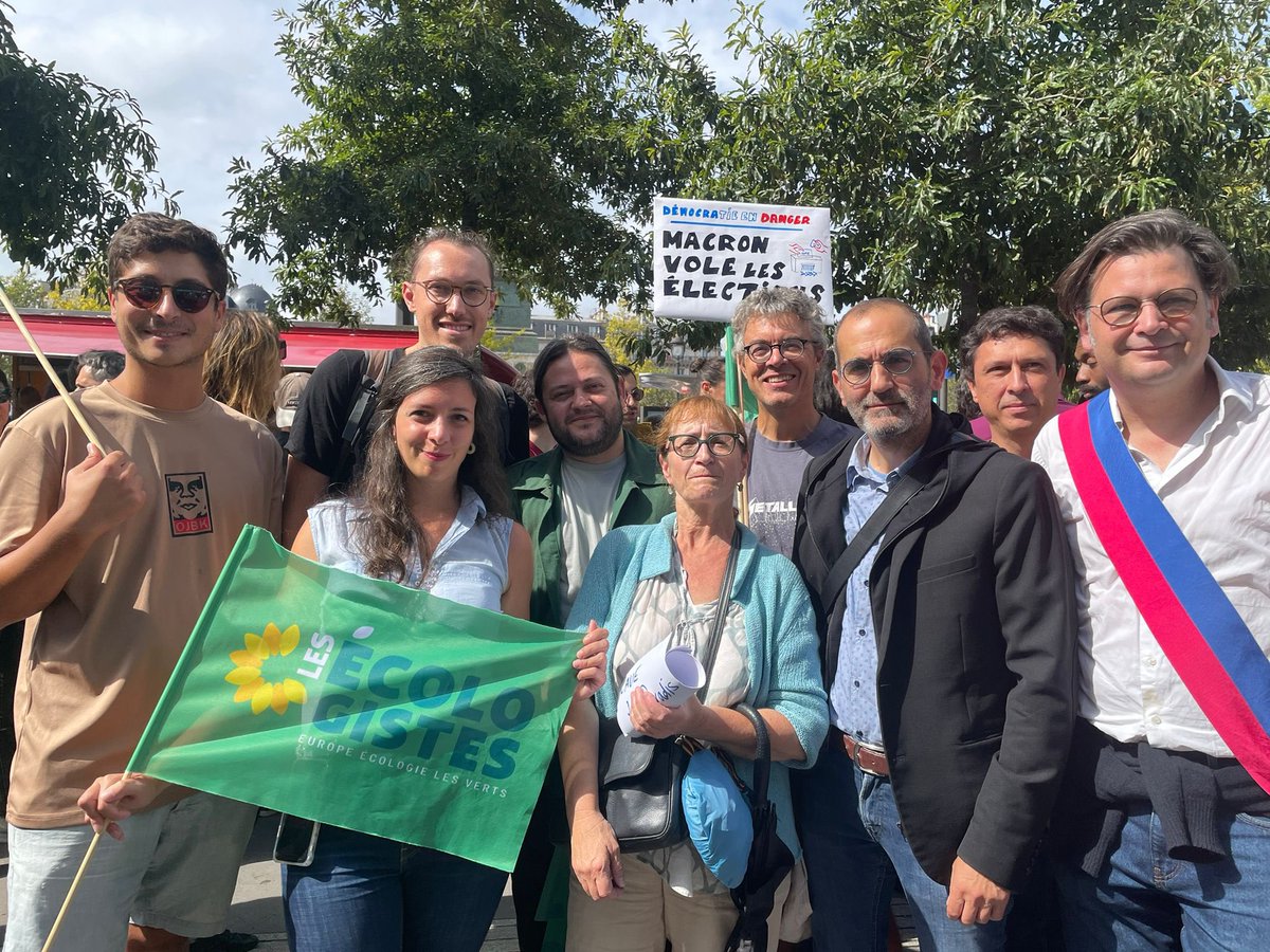 Mobilisé•es contre le coup de force d’Emmanuel Macron. 

Le déni démocratique est extrêmement dangereux, il menace la confiance des français•es en nos institutions !

#Mobilisationgenerale #NouveauFrontPopulaire