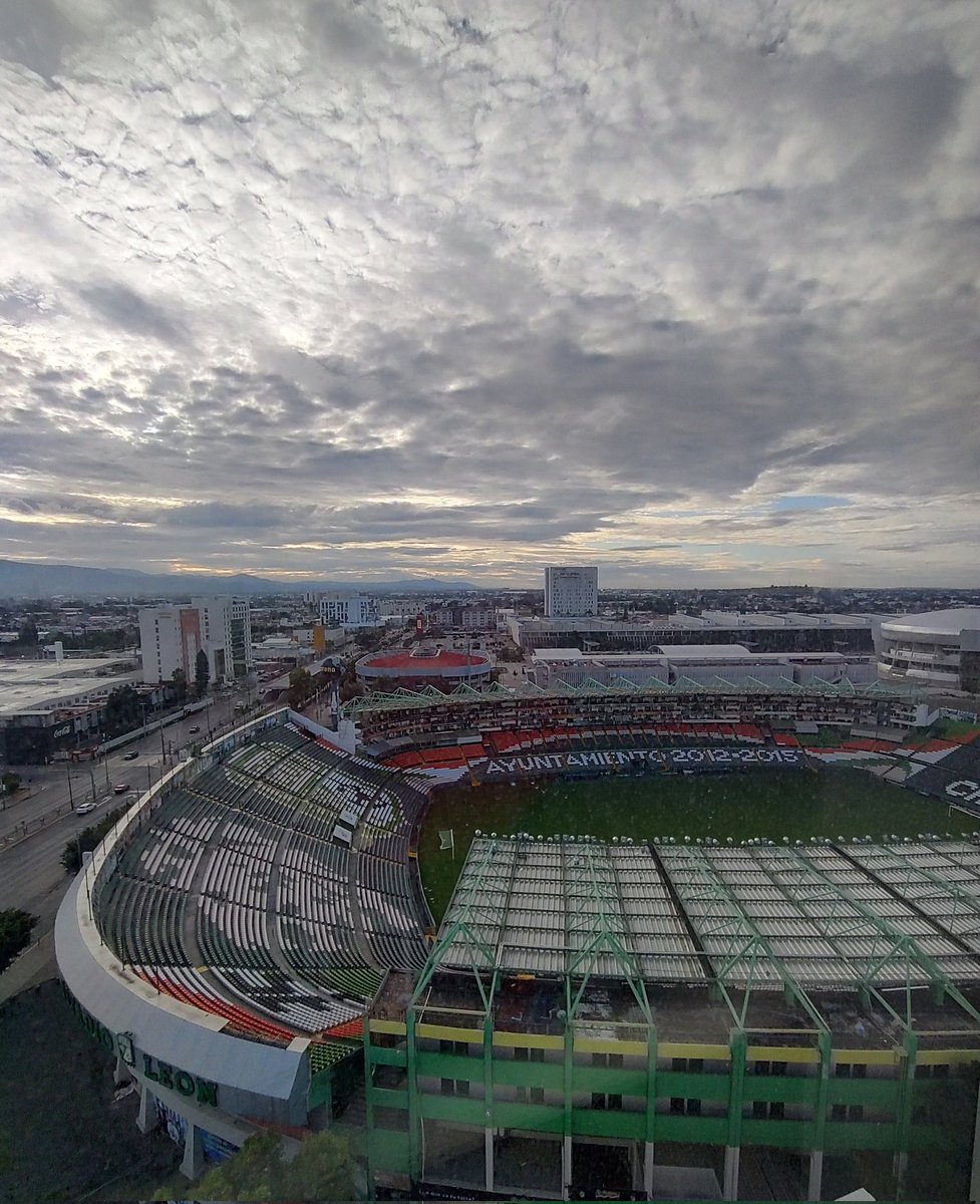 KeniaBitterswet's tweet photo. Es mi segundo año en la #CVDL y de los lugares donde me he quedado está es la mejor vista. https://t.co/tqn7dAktx6