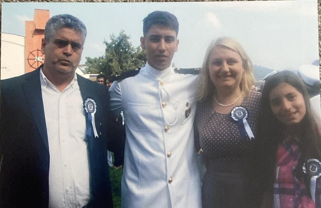 Teğmenler cezalandırılamaz.
Cesaretlendilir.

Bir kez daha

#MustafaKemalinAskerleriyiz