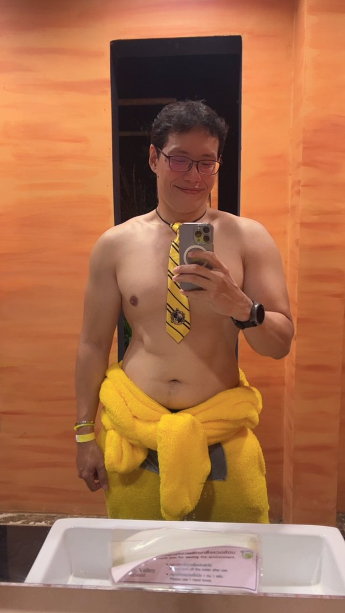 Cozyiang's tweet photo. Yellow https://t.co/Gzbt51ta2I