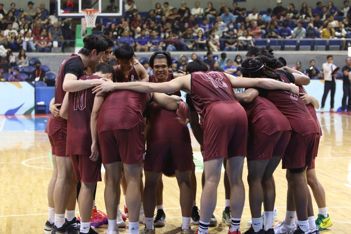 TANGLAW: Pinadapa ng UP Fighting Maroons ang Ateneo Blue Eagles, 77-61, gamit ang mas malakas na puwersa sa pagbubukas ng UAAP Season 87 Men’s Basketball sa Smart Araneta Coliseum, Setyembre 7.

📝: Jan Paolo Pasco
📸: Stephen Busico, <a href="/tinigngplaridel/">Tinig ng Plaridel</a> 

#UAAP87
#TanglawDevcom