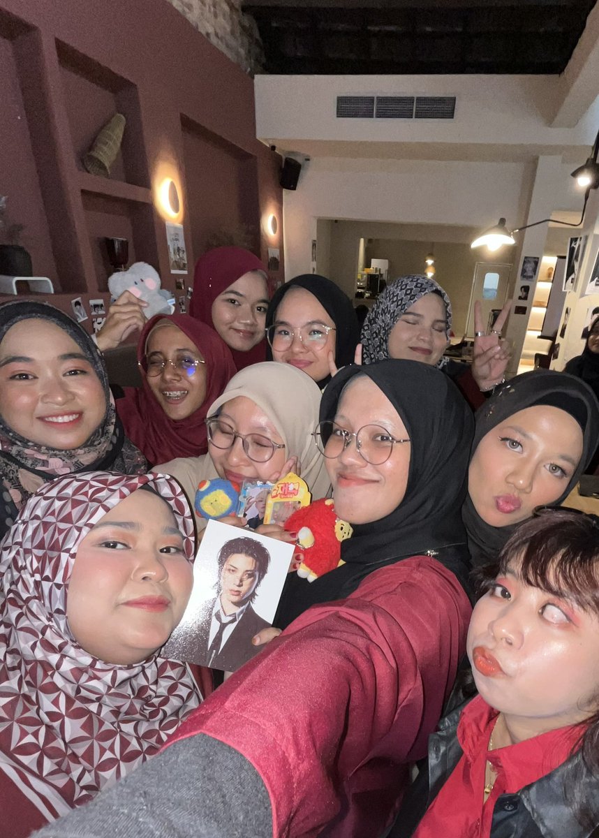 Teumes’ ritual at cse 😆💞✨

#Rocking4withTreasure #FROMTEUMYTOTREASURE
#TREASURE4THANNIVERSARY