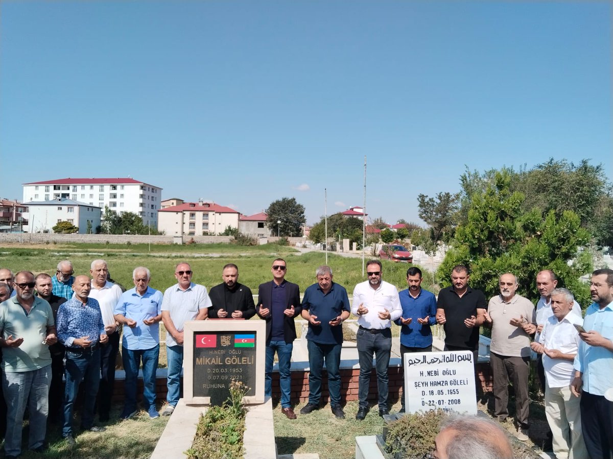 Şehrimizin değerlerinden merhum Mikail Göleli ağabeyimizin seney-i devriyesinde  MHP İl Başkanımız Hüseyin Ateş Merkez İlçe Başkanımız Erşan Balo  Karakoyun Belediye Başkanımız Bayramali Balli ve sevenleriyle beraber kabri başında dualarla andık. Rabbim ruhunu şad etsin..