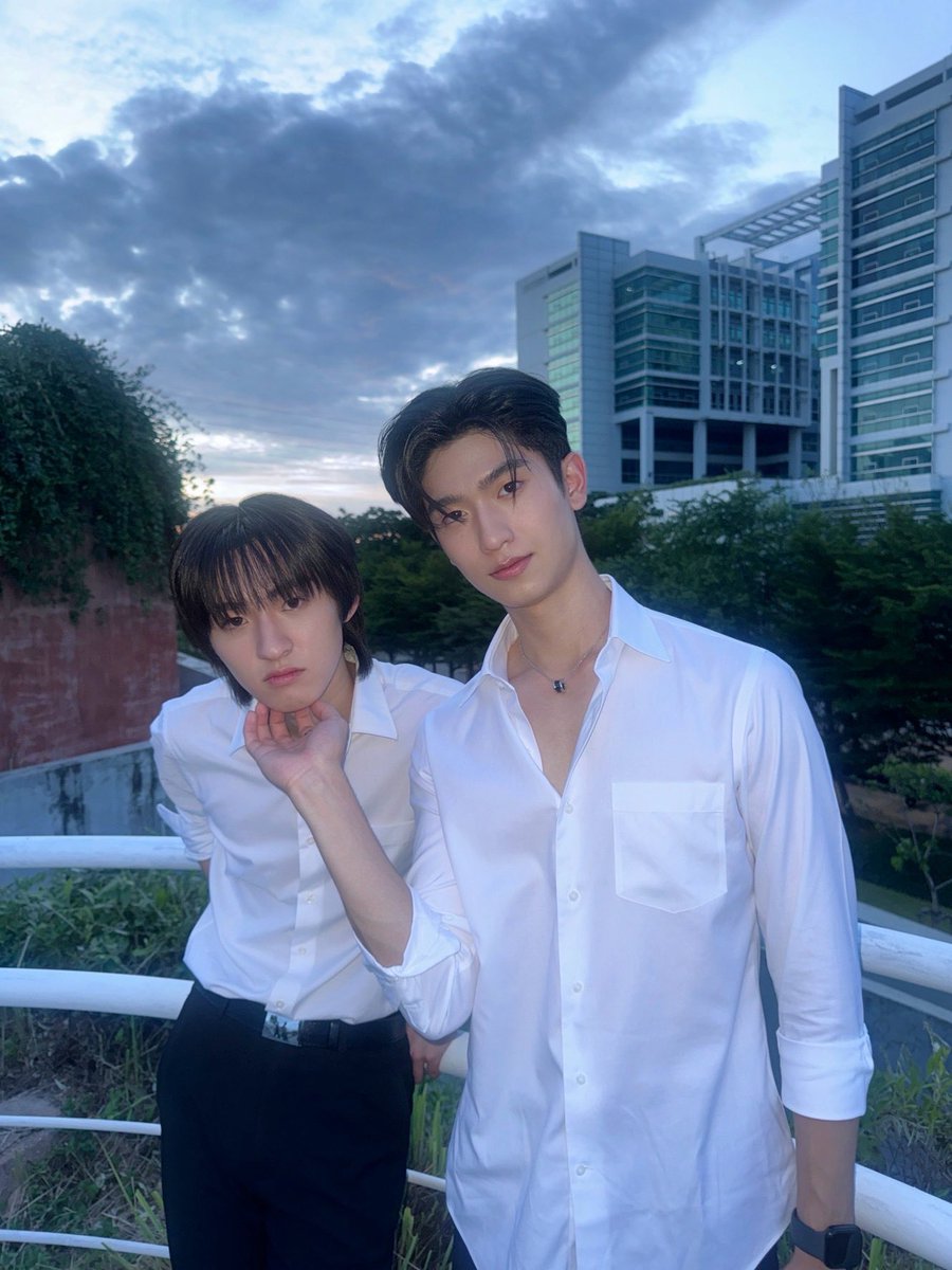 YourSkySeries's tweet photo. กี่หมื่นฟ้า Your Sky Series ⛅️

เลิกกอง Q11! วันนี้ พาพี่หมื่นฟ้ากับน้องที่รักมารายงานตัวหลังเลิกเรียนค่ะ ว่าแต่วันนี้เรียนวิชาอะไรกัน ทุกคนลองทายกันนะคะ 😍

ขอบคุณทุกคนที่ส่งกำลังใจให้นักแสดงนะคะ ✨

#Q11กี่หมื่นฟ้า https://t.co/fpDDqIQgO2