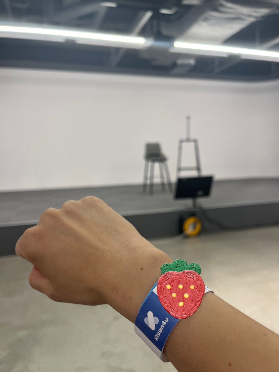 cherryping_'s tweet photo. 사진회 당첨 자체가 깜놀이었는데 자리도 n번대라 놀라고 말았습니다..앞번호라 사진 찍고 나가야 하는 줄 알았는데 내내 볼 수 있어서 정말 행복🥹🥹🥹 https://t.co/3sAS7y9ttD
