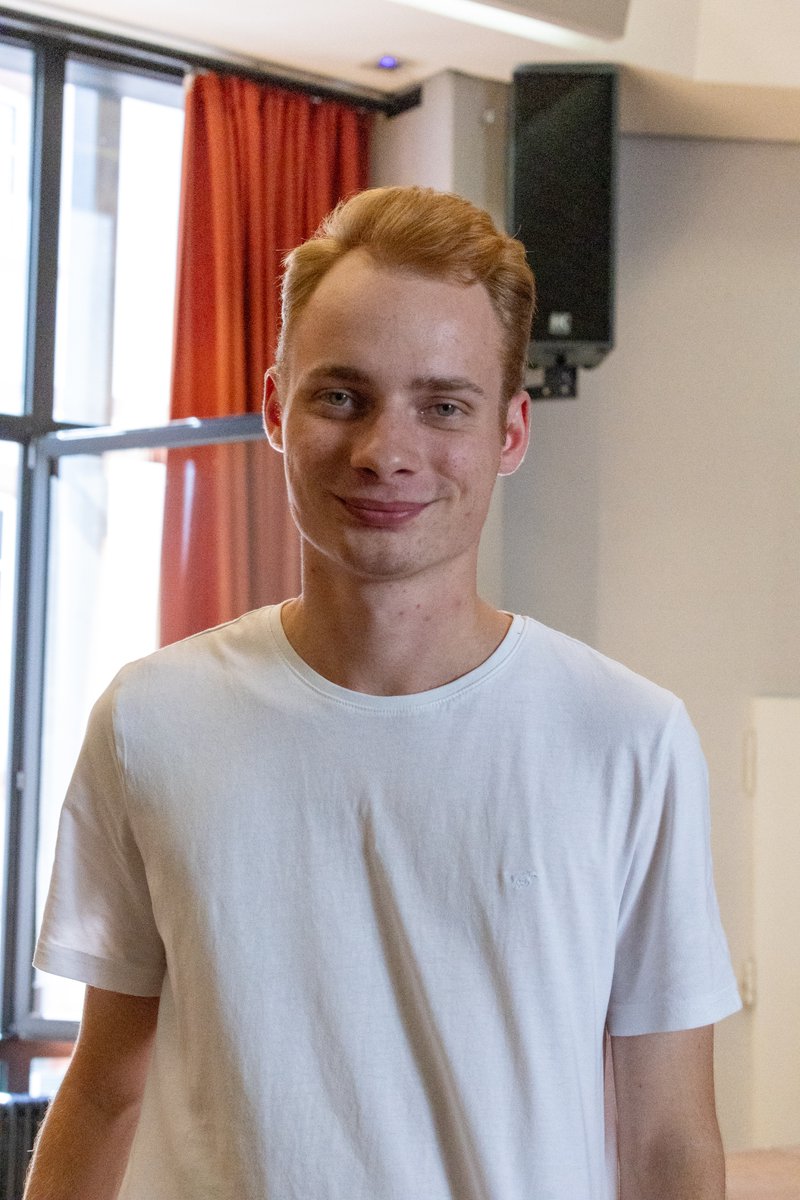 Jonathan Voss ist unser Spitzenkandidat für die Bundestagswahl 2025. 

"Aktuell hält übermäßige Bürokratie fleißige Menschen vom Arbeiten ab. Wer aber jeden Morgen aufsteht um seinen Teil zum Wohlstand dieses Landes beizutragen, hat den Rückhalt der Politik verdient."