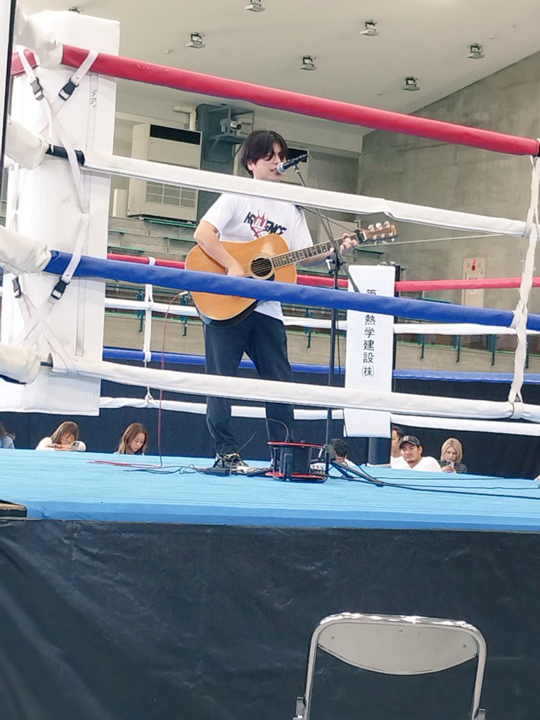 kiyomijuntakuy2's tweet photo. 総合格闘技 #RESILIENCE06
#磯山純 特別LIVE🎵
リングの上での熱い想いの「残り火」カッコよかった~~🎊
勝利者のガッツポーズの笑顔😊
敗者の頑張ったからこその涙💦
日々頑張ってる人は輝いてた!!
とってもパワー貰えたよ!!
素敵な1日をありがとう🎊
#千波湖1万人無料ライブ
#櫻井隆多 https://t.co/AukD2I5G60