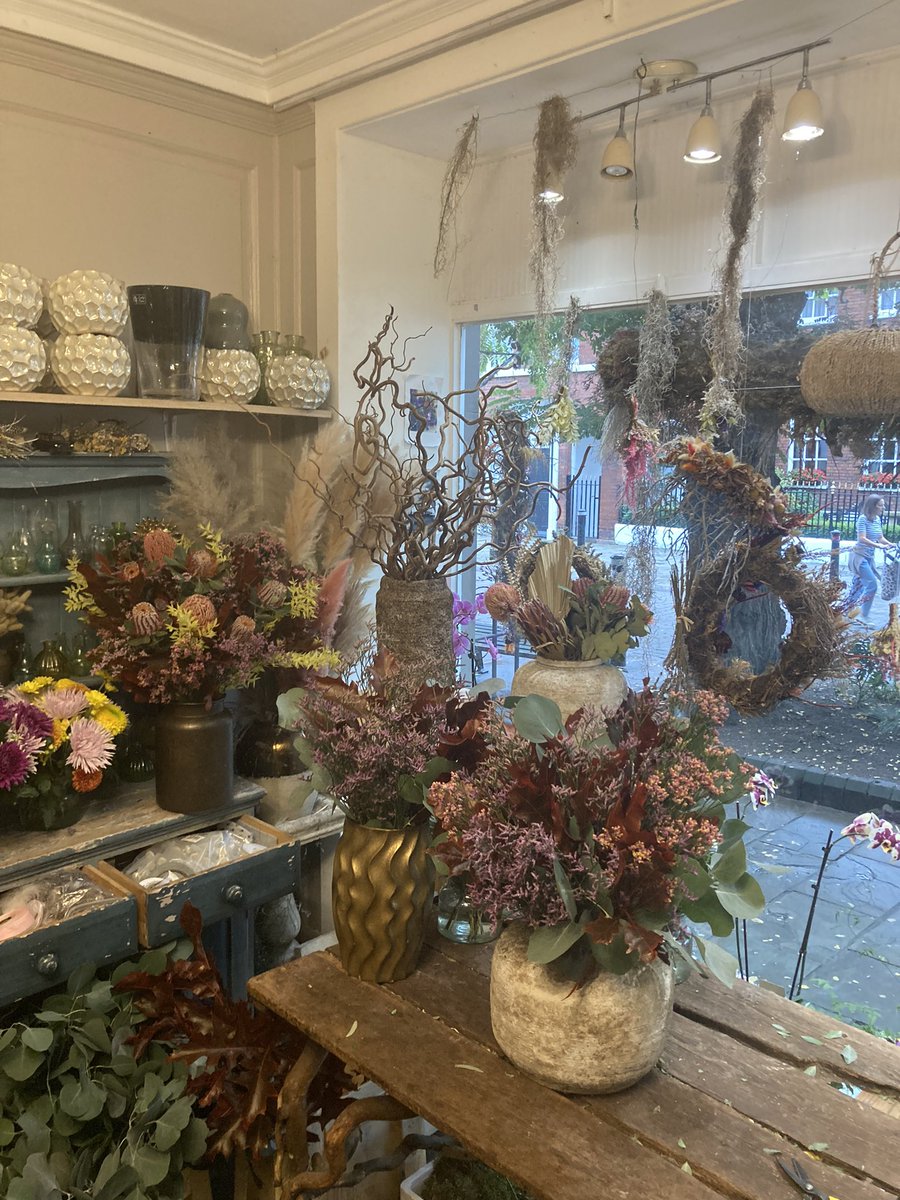 Fresh and dried autumn flowers for collection and delivery stemsfloraldesign.com #florist #Windsor