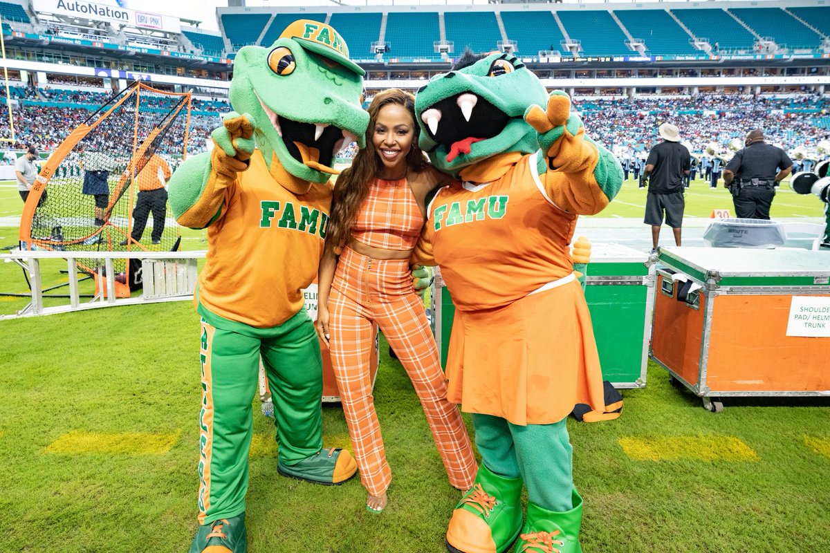 FAMU_1887's tweet photo. #FAMUAlert π¨ Somebody said to send out a hurriCANE watch because the RATTLERS are heading back to Hard Rock Stadium tonight at 6 p.m. ππ§‘π΄
Orange and Green takeover edition #FAMUvsMiami
πΈ: Christian Whitaker
#RattlersinMiami #305 #SouthFlorida https://t.co/6Sixc9pQqp