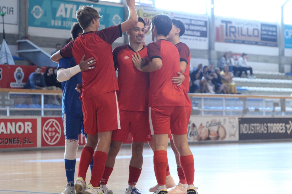 NoiaFutbolSala's tweet image. O #NoiaPAFSB 🤍❤️ despide a pretemporada con triunfo sobre o @CompoSala por 4-3!

O seguinte xa é o debut ligueiro, a vindeira fin de semana no Agustín Mourís fronte o @ies_fs! ⚽️💪