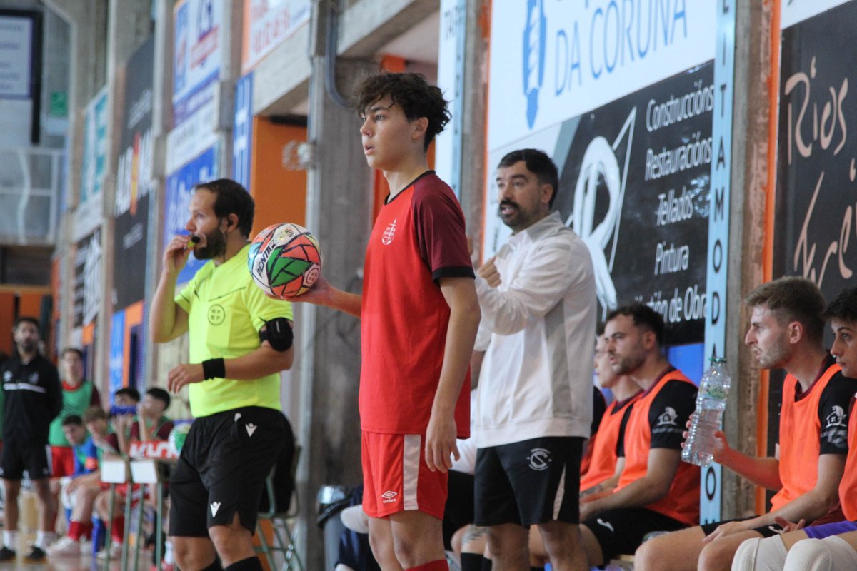 NoiaFutbolSala's tweet image. O #NoiaPAFSB 🤍❤️ despide a pretemporada con triunfo sobre o @CompoSala por 4-3!

O seguinte xa é o debut ligueiro, a vindeira fin de semana no Agustín Mourís fronte o @ies_fs! ⚽️💪