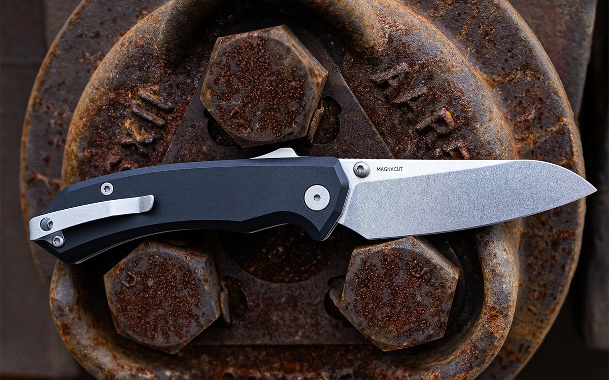 everydaycarry's tweet photo. While sporting a relatively new lock mechanism, the @TactileKnifeCo Chupacabra checks all our boxes for features we’d like to see on a folding knife: ambidextrous design, MagnaCut blade, easy maintenance, and a lightweight yet robust build. Check it out!

https://t.co/s1VpLUKhvv https://t.co/4POOGXRrd6