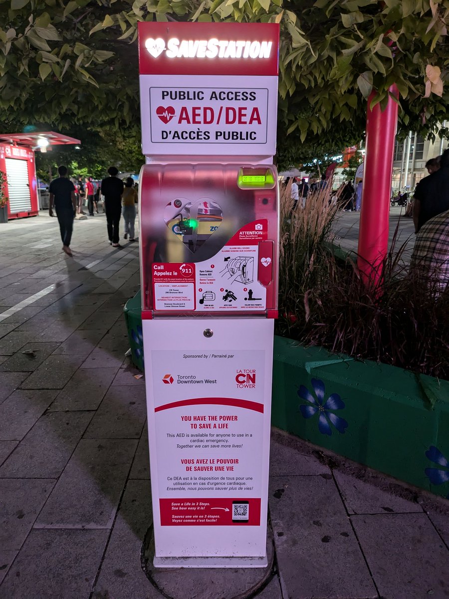 Found this public access AED at the base of the CN Tower in Toronto. This is how it's done!