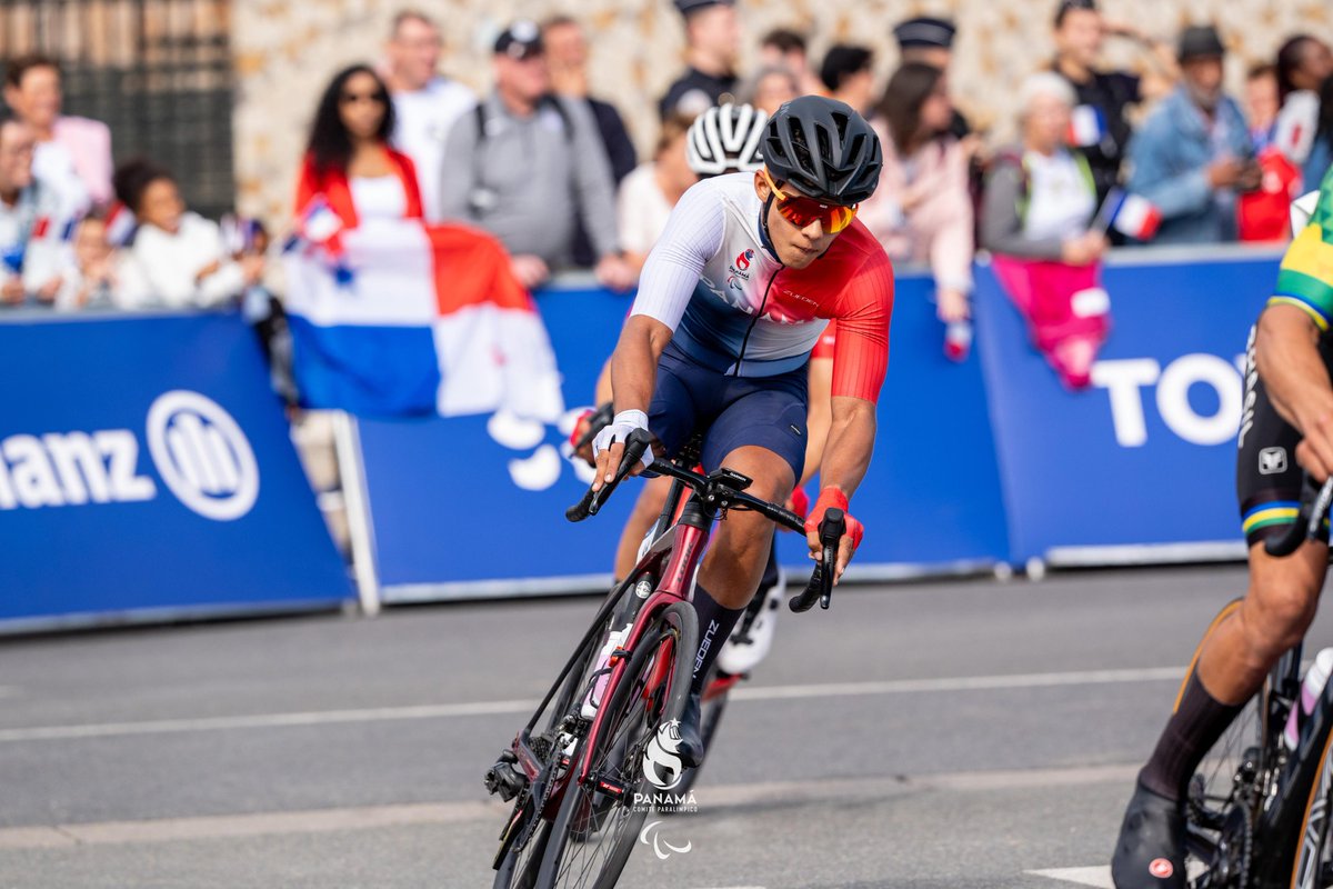 Pandeportes's tweet photo. El paraciclista Esteban Goddard, compitió en la prueba de ruta, categoría unificada C 1 - 3, cerrando su participación en los Juegos Paralímpicos París 2024. https://t.co/uJeFPuQDrs