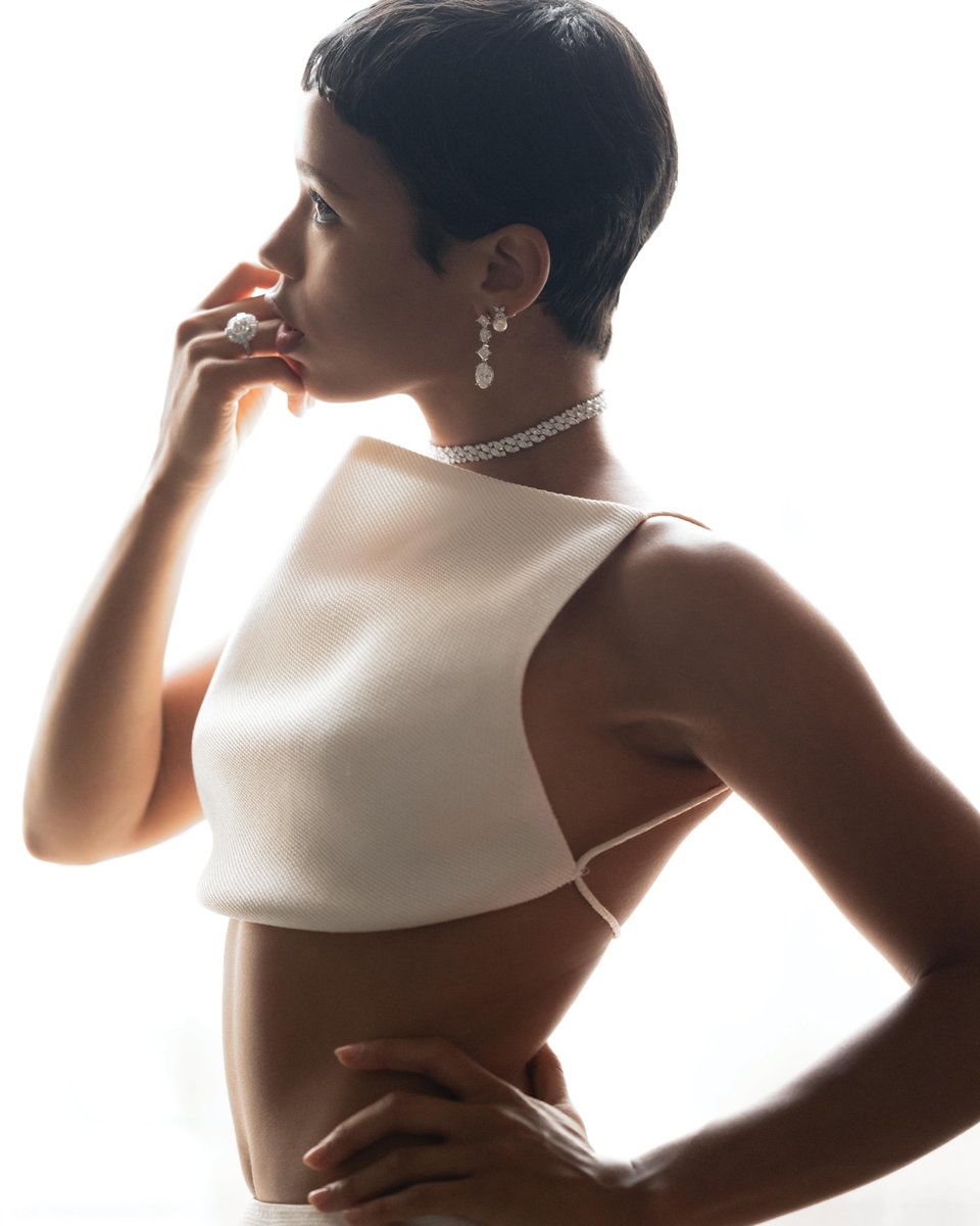 TiffanyAndCo's tweet photo. A behind-the-scenes moment with Taylor Russell at the 81st annual Venice International Film Festival. She wears a Tiffany Victoria® necklace in platinum with marquise and round brilliant diamonds of over 38 total carats and Tiffany Victoria® earrings in platinum with pearls. https://t.co/zlK7lpkomY